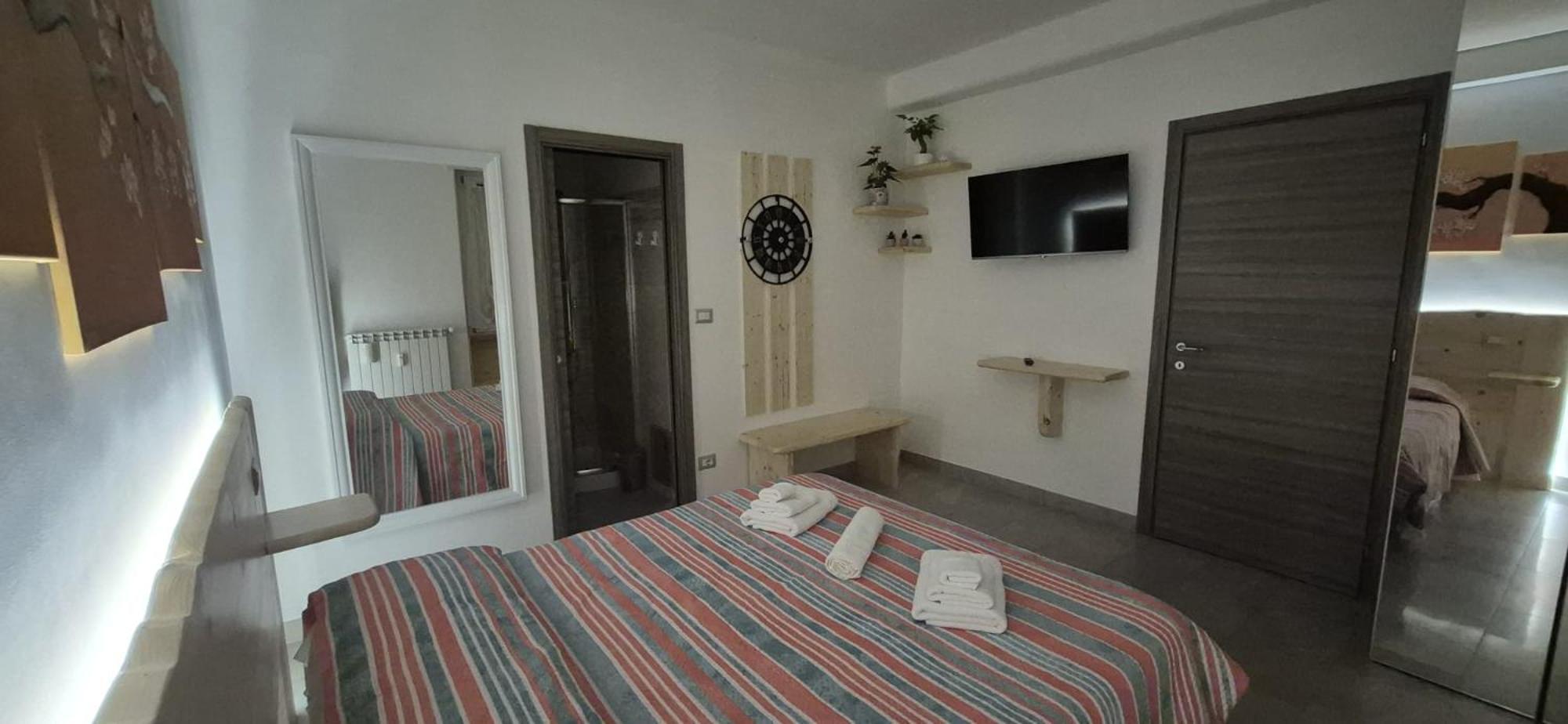 Leone Bed & Dreams Apartment
