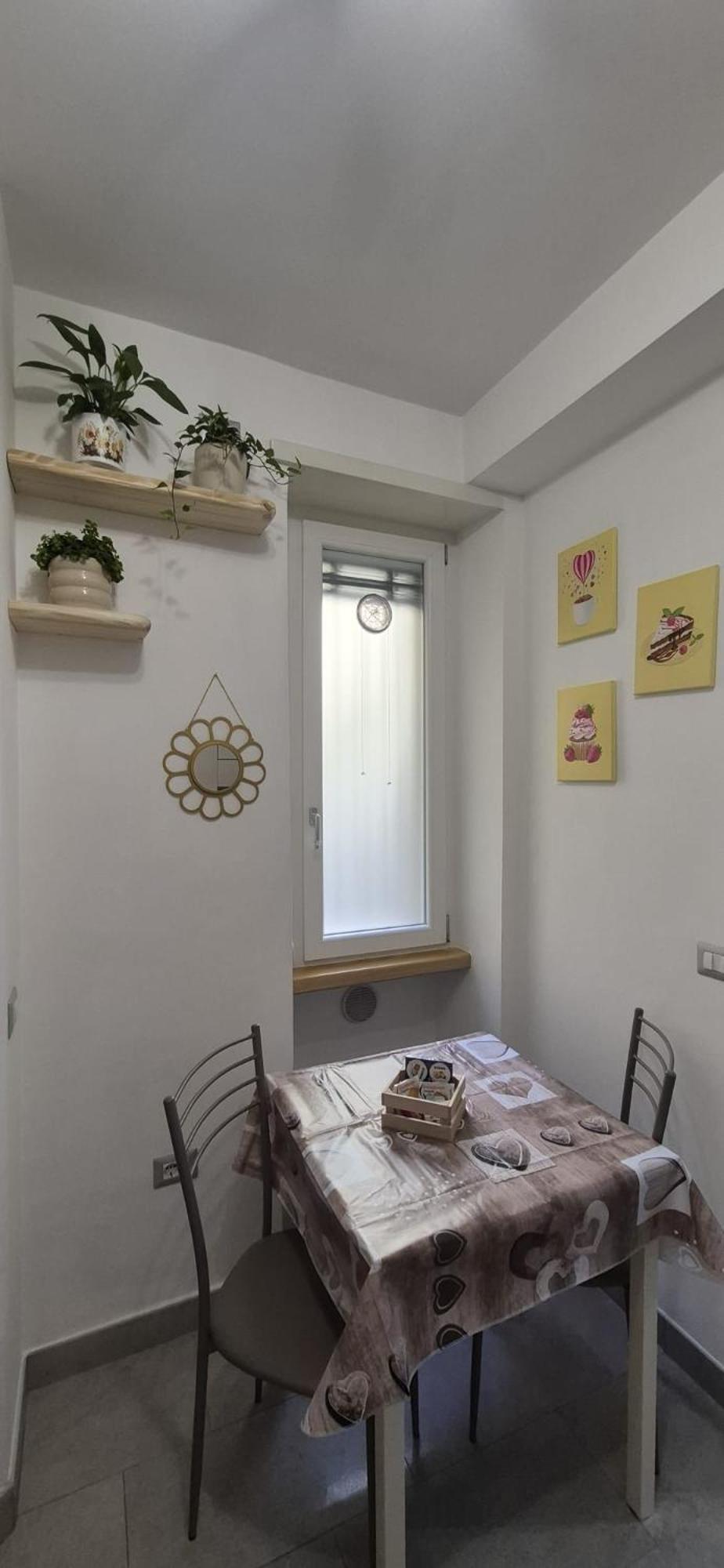 Leone Bed & Dreams Apartment